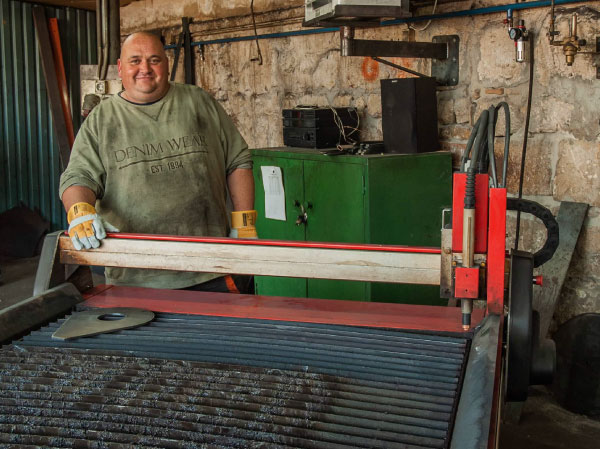 Alex Fembutor Hungry Swift-Cut Pro CNC plasma cutting table